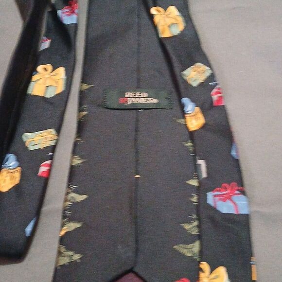 Reed St James Christmas Tree presents gifts holiday silk tie   NWOT - Picture 5 of 6